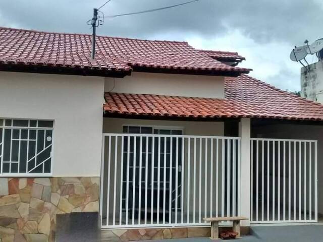 #76 - Casa para Venda em Candeias - MG - 1