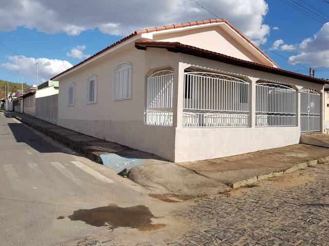 #80 - Casa para Venda em Candeias - MG - 2