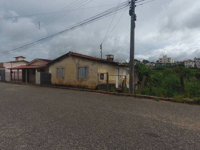 #104 - Casa para Venda em Candeias - MG - 2